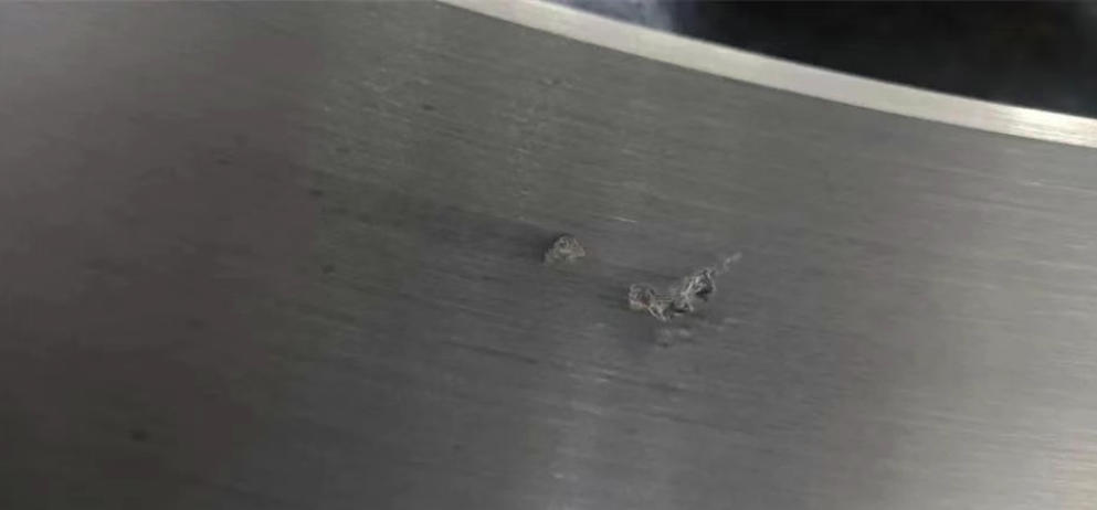 Nā hiʻohiʻona a me nā kumu hoʻohālikelike o nā'āpana pololi i loko o ka hao hina hina